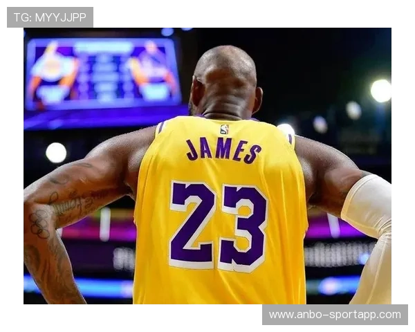 湖人逆转勇士取胜詹姆斯砍三双展现王者风采